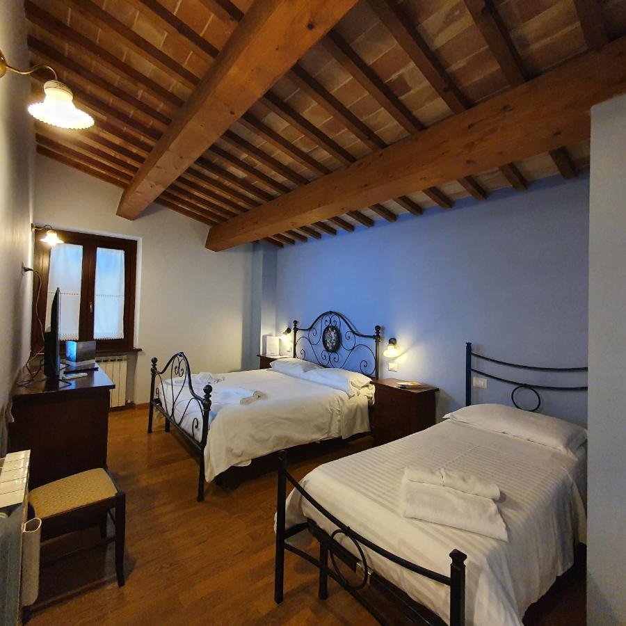 Pietra Maula Agriturismo Castelraimondo Bagian luar foto