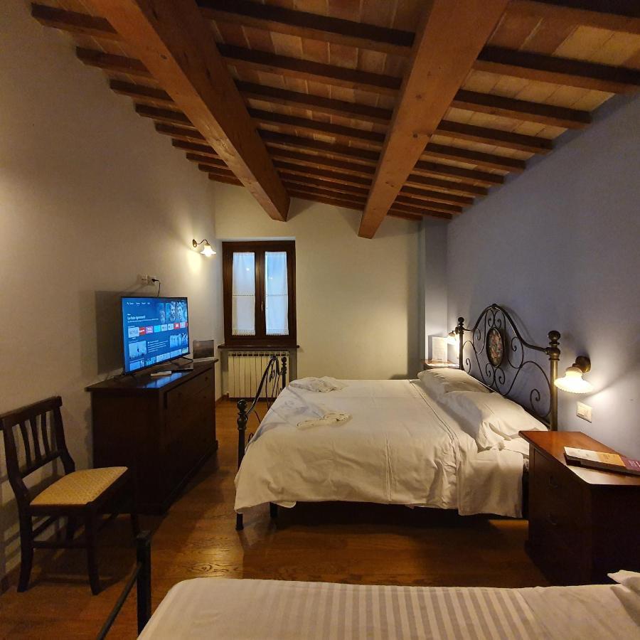 Pietra Maula Agriturismo Castelraimondo Bagian luar foto