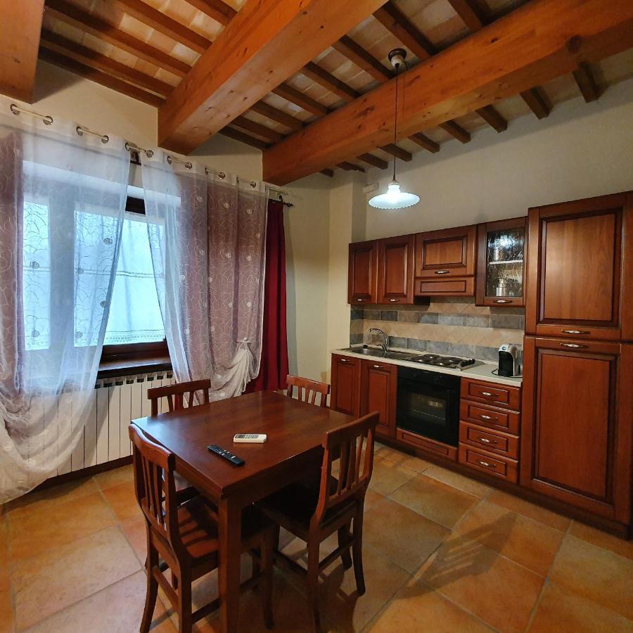 Pietra Maula Agriturismo Castelraimondo Bagian luar foto