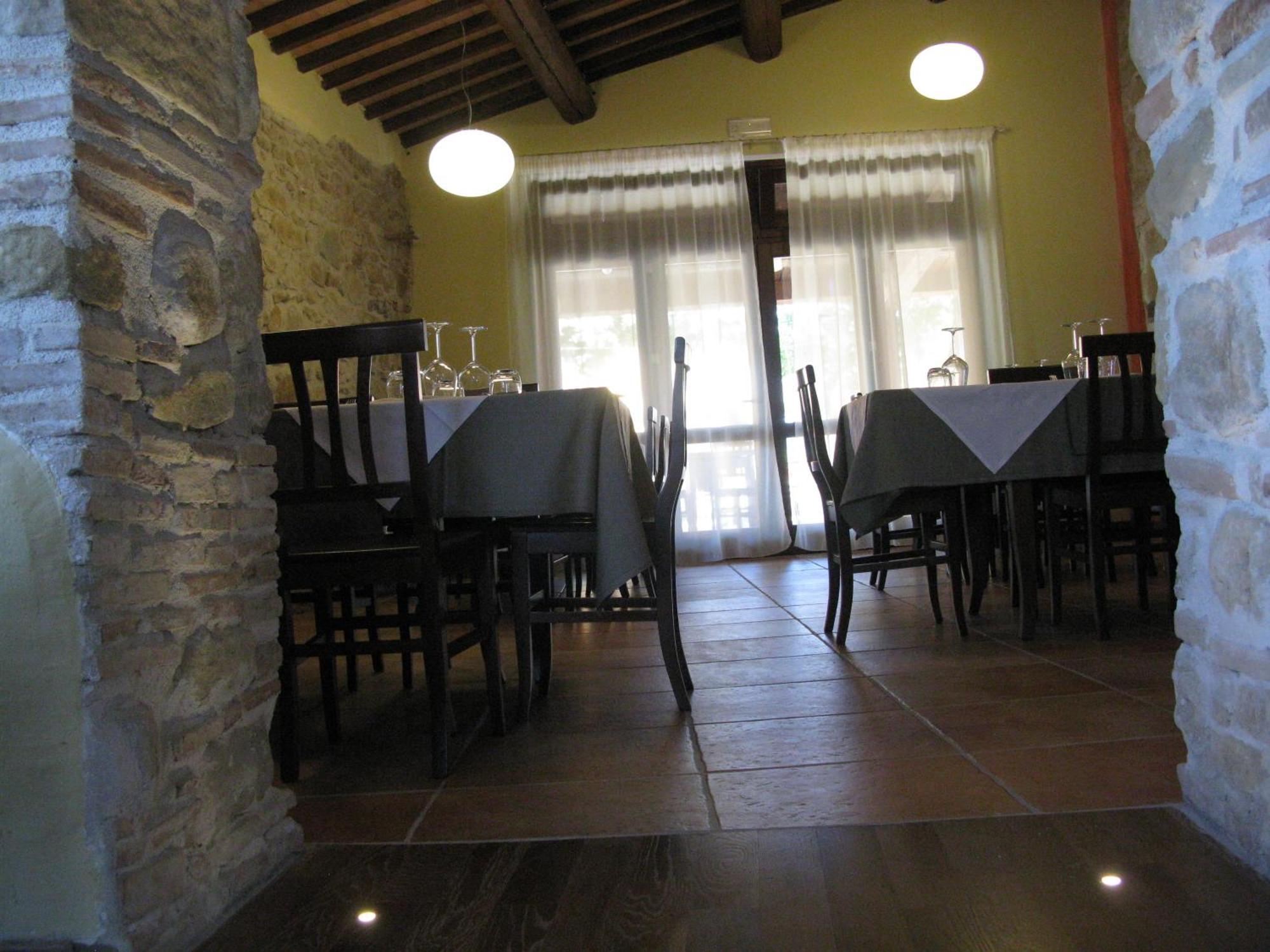 Pietra Maula Agriturismo Castelraimondo Bagian luar foto