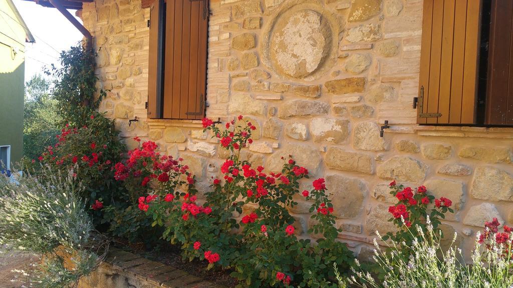 Pietra Maula Agriturismo Castelraimondo Bagian luar foto