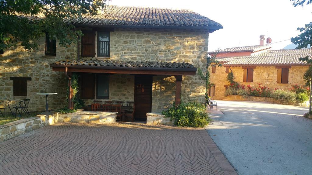 Pietra Maula Agriturismo Castelraimondo Bagian luar foto