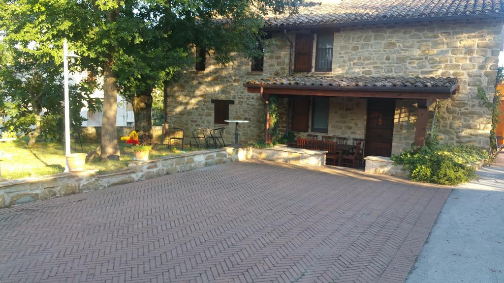 Pietra Maula Agriturismo Castelraimondo Bagian luar foto